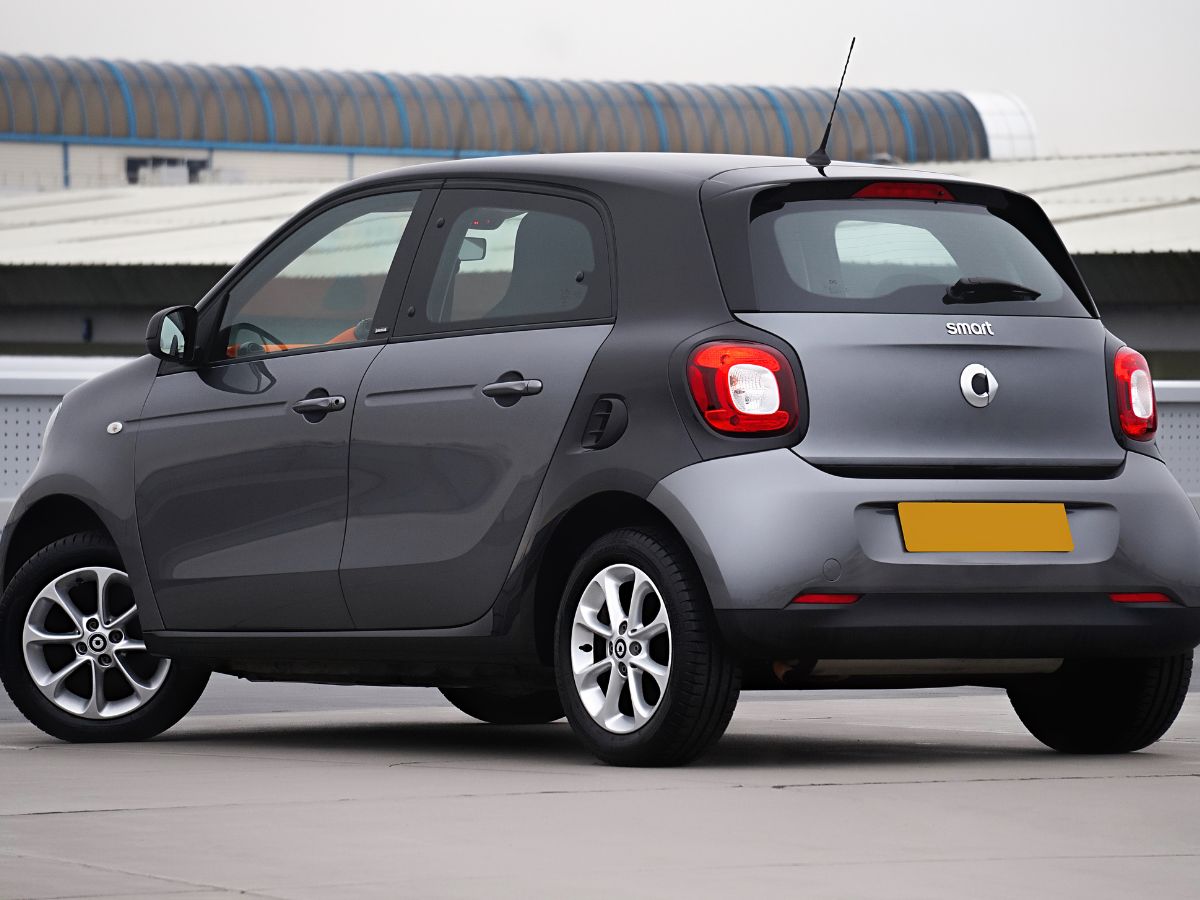 How Much Does a Smart Car Weigh?