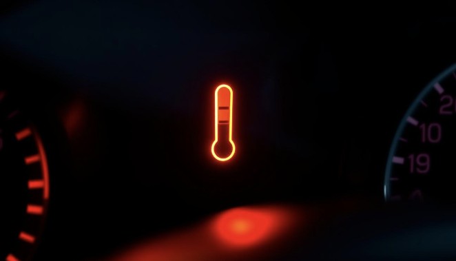 What Does the Red Coolant Temperature Light Mean? Causes, Risks, and Immediate Actions